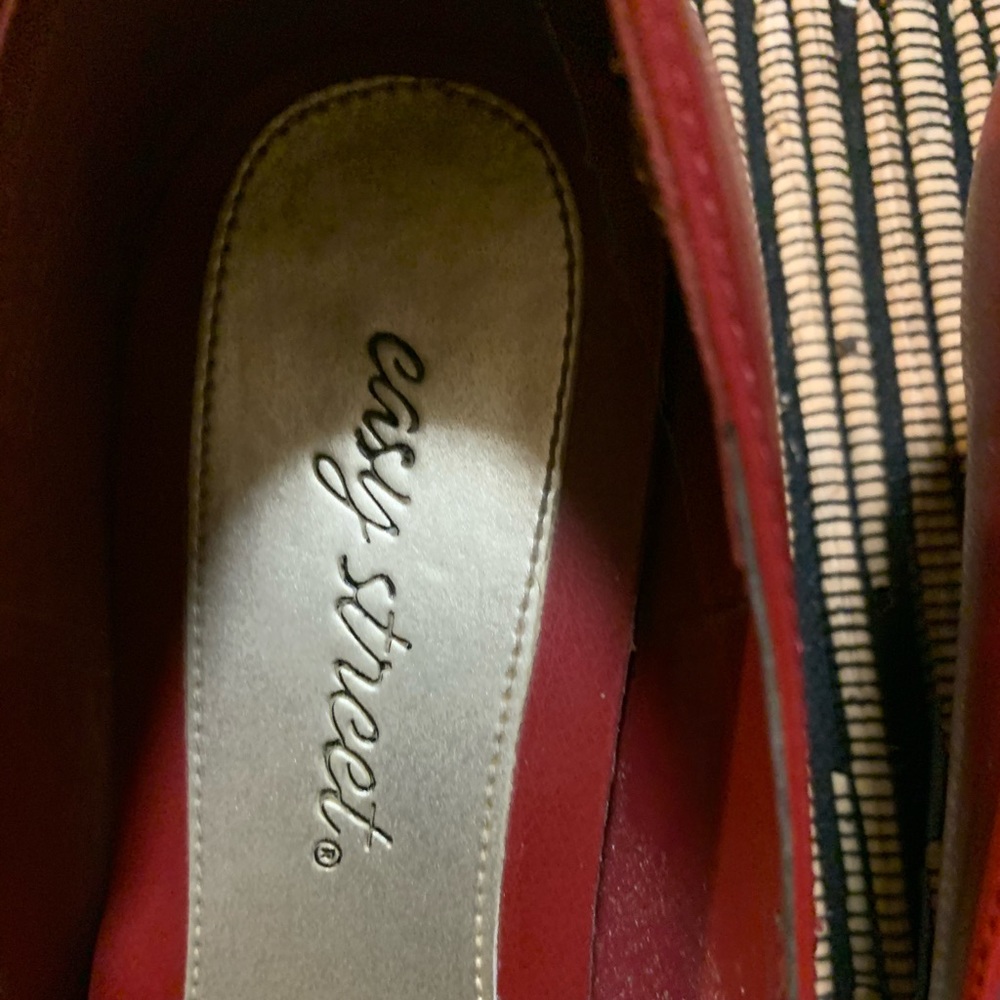 Pumps Red - Picture 2 of 3